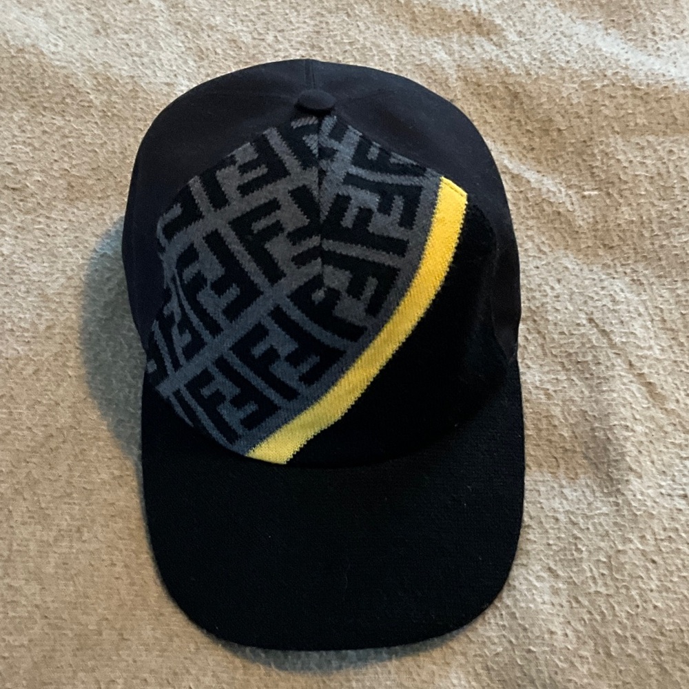 Fendi Men's Cap in Black and Yellow new without tag